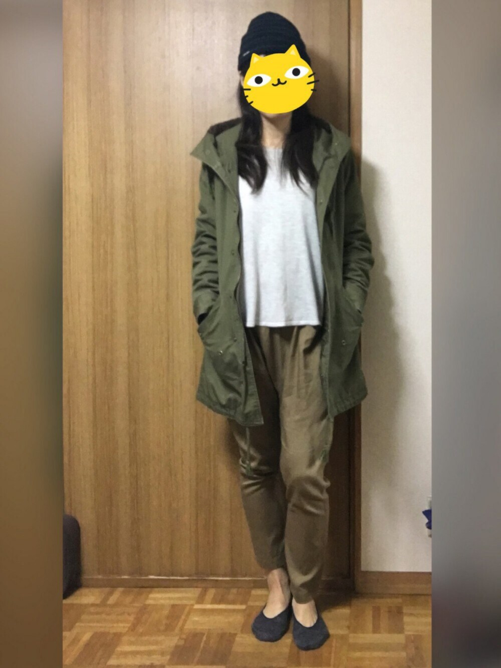 「オトナカジュアル、リラックススタイル、ベージュ、ベージュパンツ、カーキ、ミリタリーコート、プチプラ、今日の薬膳料理、薬膳カラーコーデ」｜「H&Mのアイテム（Tシャツ/カットソー、グレー系）」を使った、くまこ…♋︎さん（レディース・166cm）の冬コーディネートの1枚目の写真