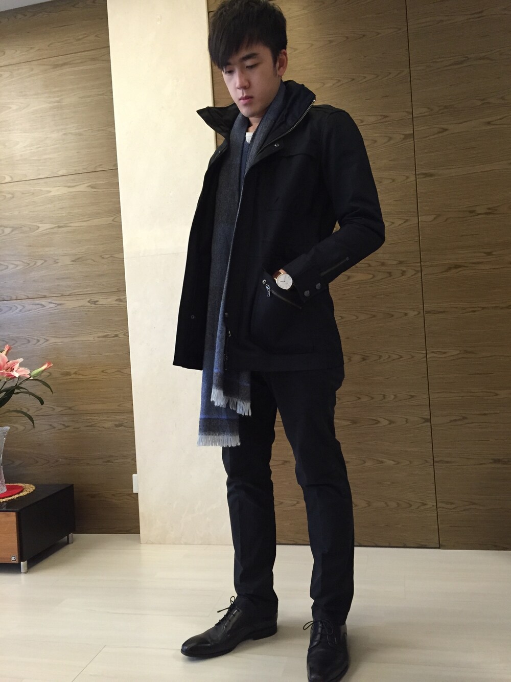 「The Kooples、drykorn、hoax、journal standard」｜「drykornのアイテム（マフラー、ブルー系）」を使った、Howardさん（メンズ・178cm）の冬コーディネートの1枚目の写真