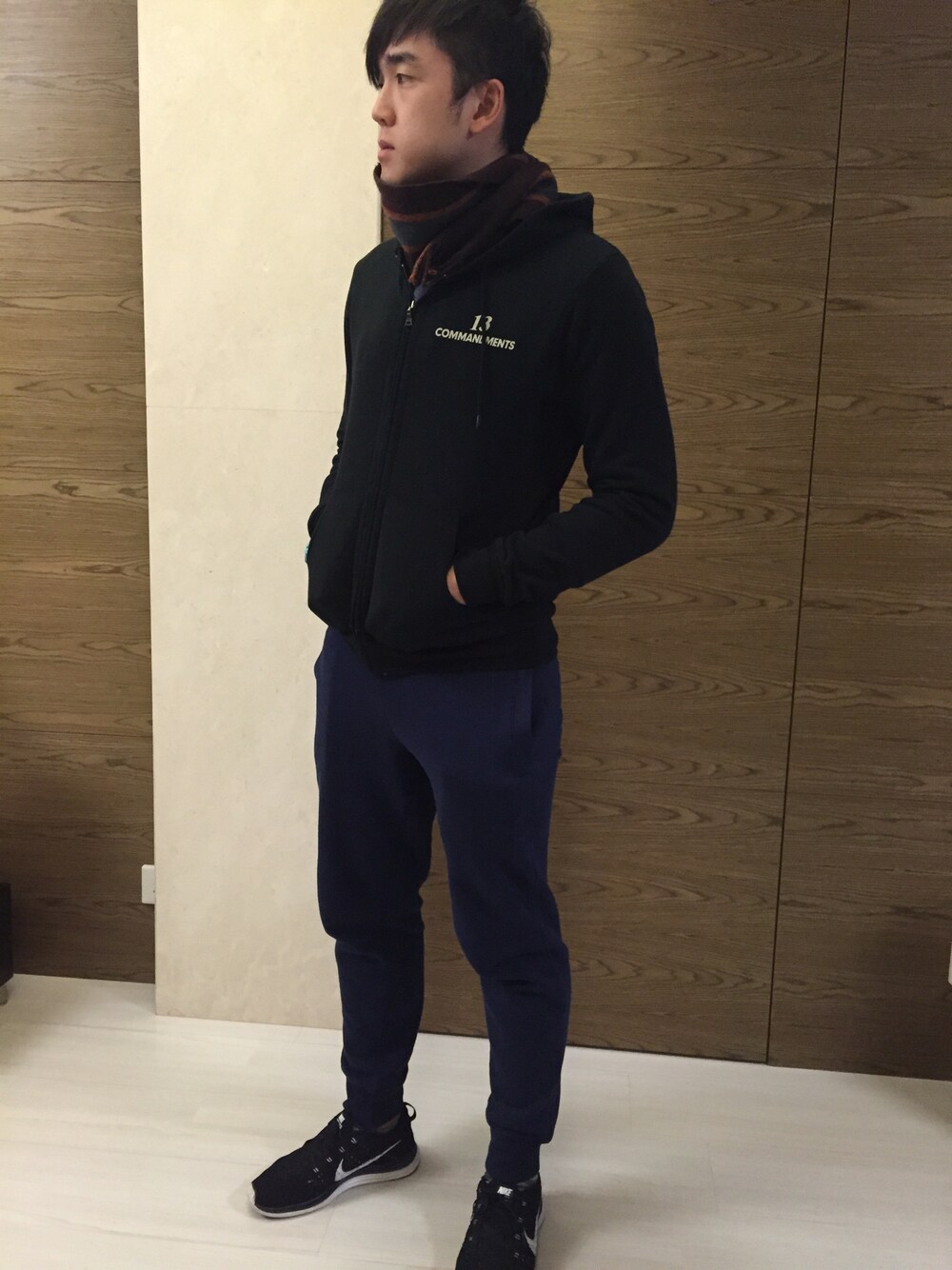 「noob、NIKE、Hysteric Glamour、Paul Smith、GAP、obese」｜「NIKEのアイテム（スニーカー、ブラック系）」を使った、Howardさん（メンズ・178cm）の冬コーディネートの1枚目の写真