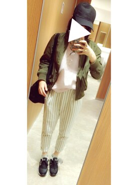「ストライプパンツ」｜「アイテム（ミリタリージャケット）」を使った、uさん（レディース・163cm）の春コーディネート