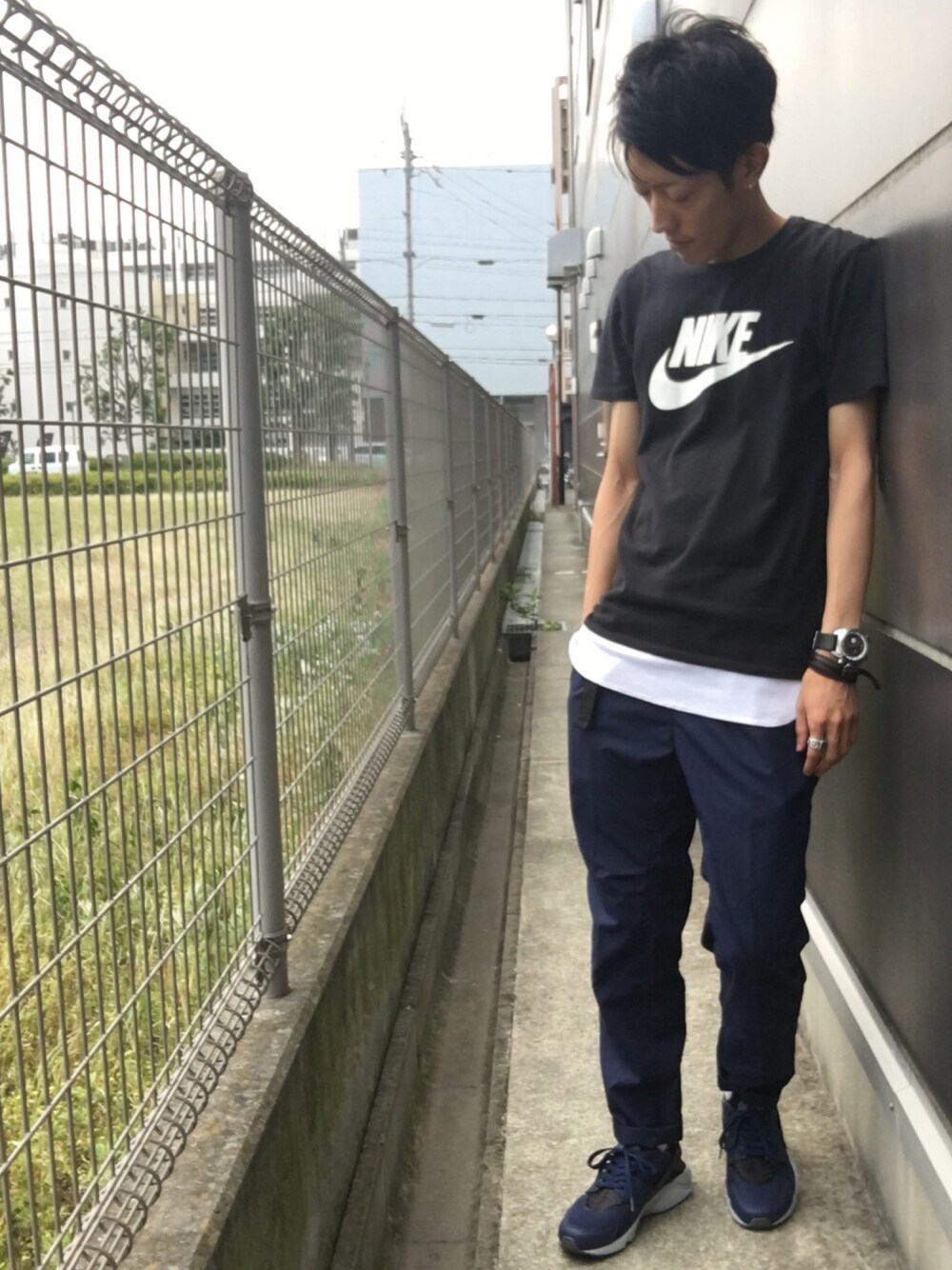 「NIKE、ロゴT、John Bull、スポーツミックス、レイヤードスタイル、ハラチ」｜「NIKEのNIKE / FUTURA ICON TEE(AS)（Tシャツ/カットソー、ブラック系）」を使った、Harutoさん（メンズ・177cm）の夏コーディネートの1枚目の写真