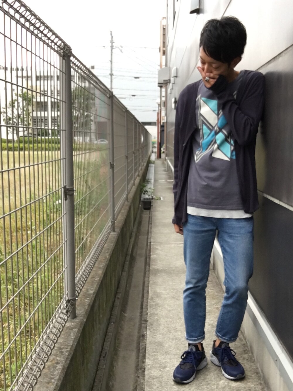 「レイヤードスタイル、きれいめカジュアル、NIKE、ハラチ」｜「TOPO RANCHの【TOPO RANCH】MIRROR　Tシャツ（Tシャツ/カットソー、ブルー系）」を使った、Harutoさん（メンズ・177cm）の夏コーディネートの1枚目の写真