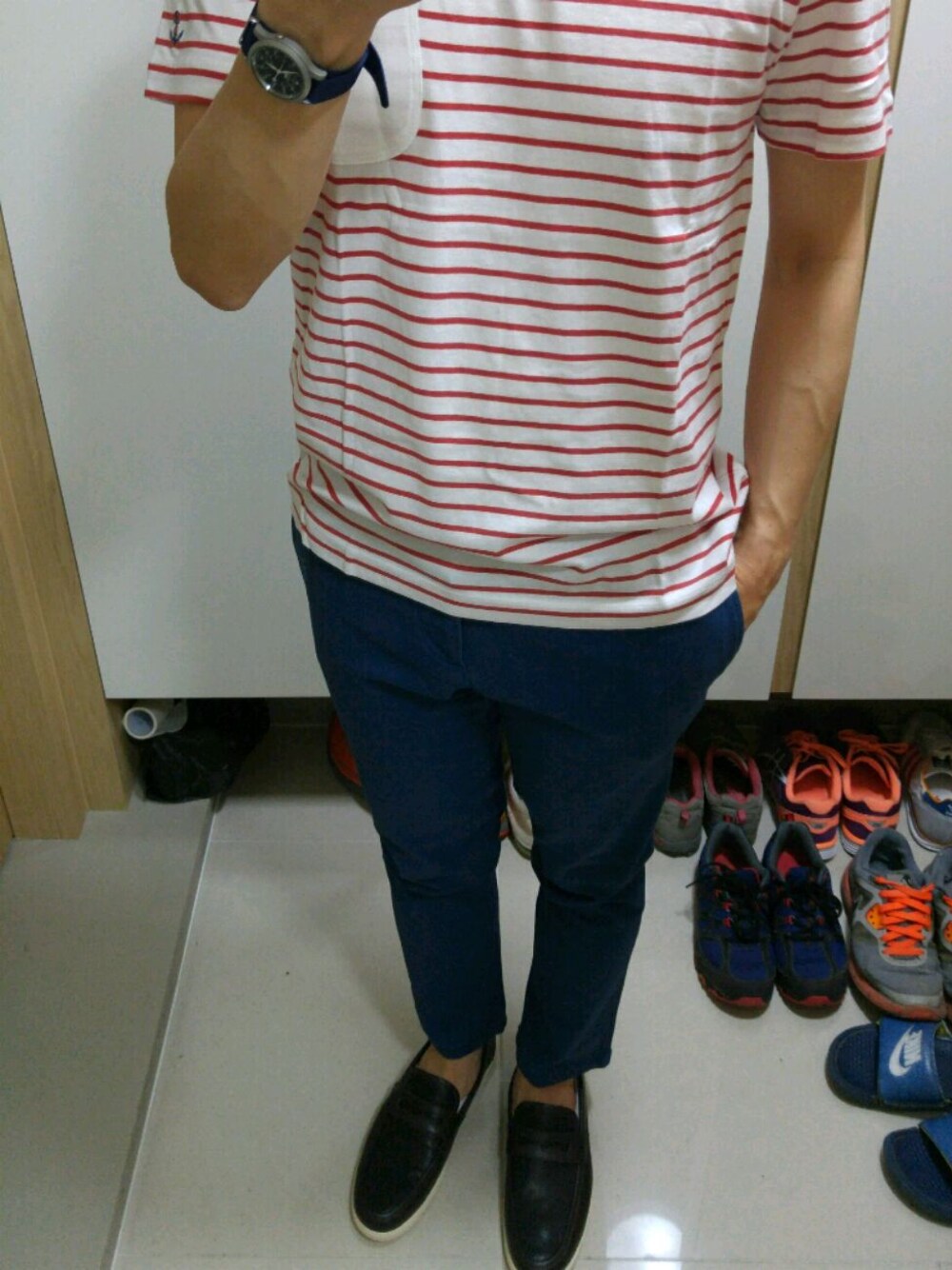 「Sunday、daily look、easywear」｜「renomaのアイテム（モカシン/デッキシューズ、ブラウン系）」を使った、Danielさん（メンズ・178cm）の春コーディネートの1枚目の写真