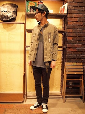 「アイテム（ミリタリージャケット、ブラウン系）」を使った、Thescrewさん（メンズ・168cm）の春コーディネート