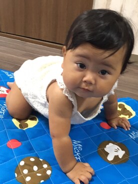 「H&M（エイチ・アンド・エム）のアイテム（ロンパース、ホワイト系）」を使った、Aaiaiさん（キッズ・70cm）の夏コーディネート
