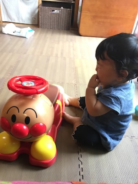 「UNIQLO（ユニクロ）のアイテム（Tシャツ/カットソー、ブルー系）」を使った、Aaiaiさん（キッズ・70cm）の秋コーディネート