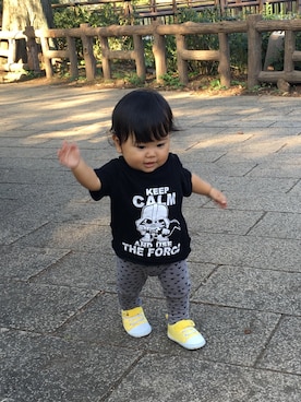 「H&M（エイチ・アンド・エム）のアイテム（Tシャツ/カットソー、ブラック系）」を使った、Aaiaiさん（キッズ・70cm）の秋コーディネート