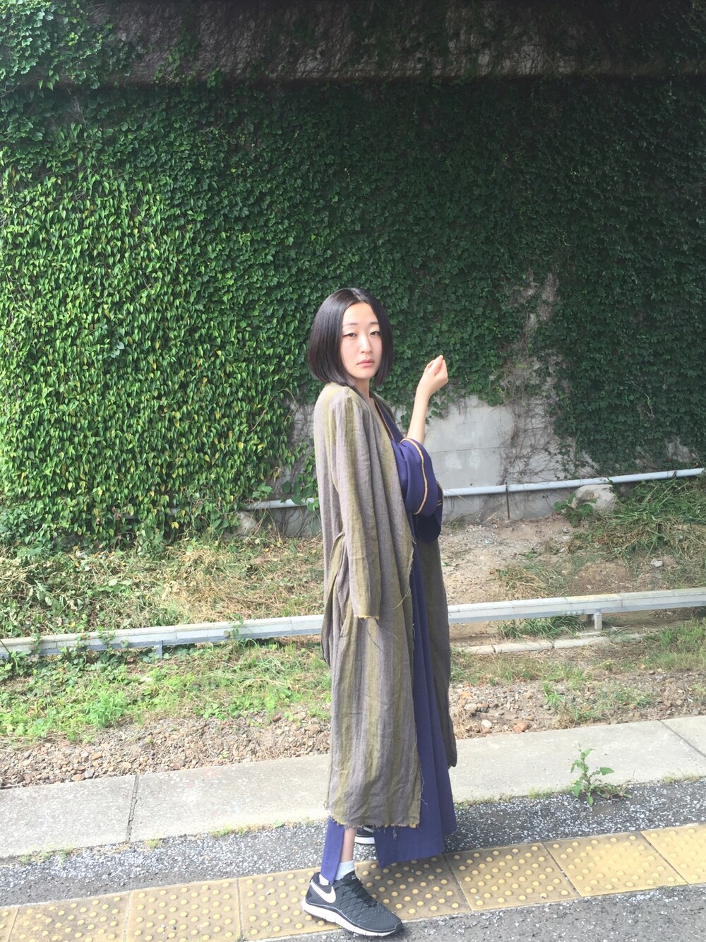 「JonnlynxのJONNLYNX ロングコート（その他アウター、グリーン系）」を使った、小林布結里さん（レディース・165cm）の夏コーディネートの1枚目の写真
