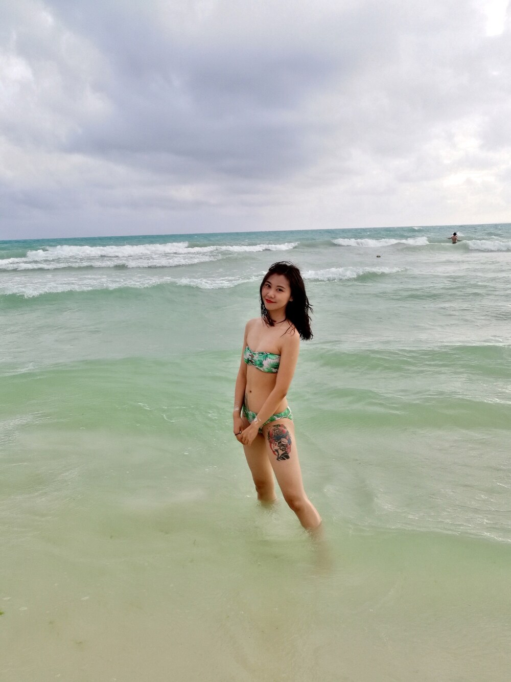 「boracay」｜「eight sixtyのアイテム（水着、グリーン系）」を使った、Roroさん（レディース・169cm）の夏コーディネートの1枚目の写真