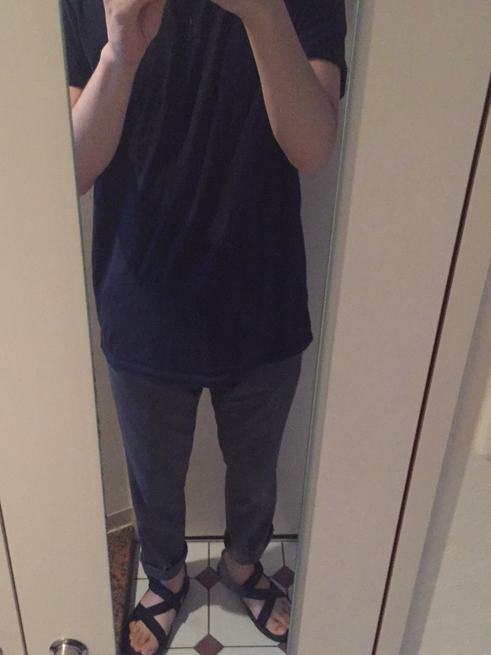 「UNIQLOのMEN スーピマコットンクルーネックT（半袖）A（Tシャツ/カットソー、ブルー系）」を使った、yunyun_jpさん（メンズ・177cm）の夏コーディネートの1枚目の写真