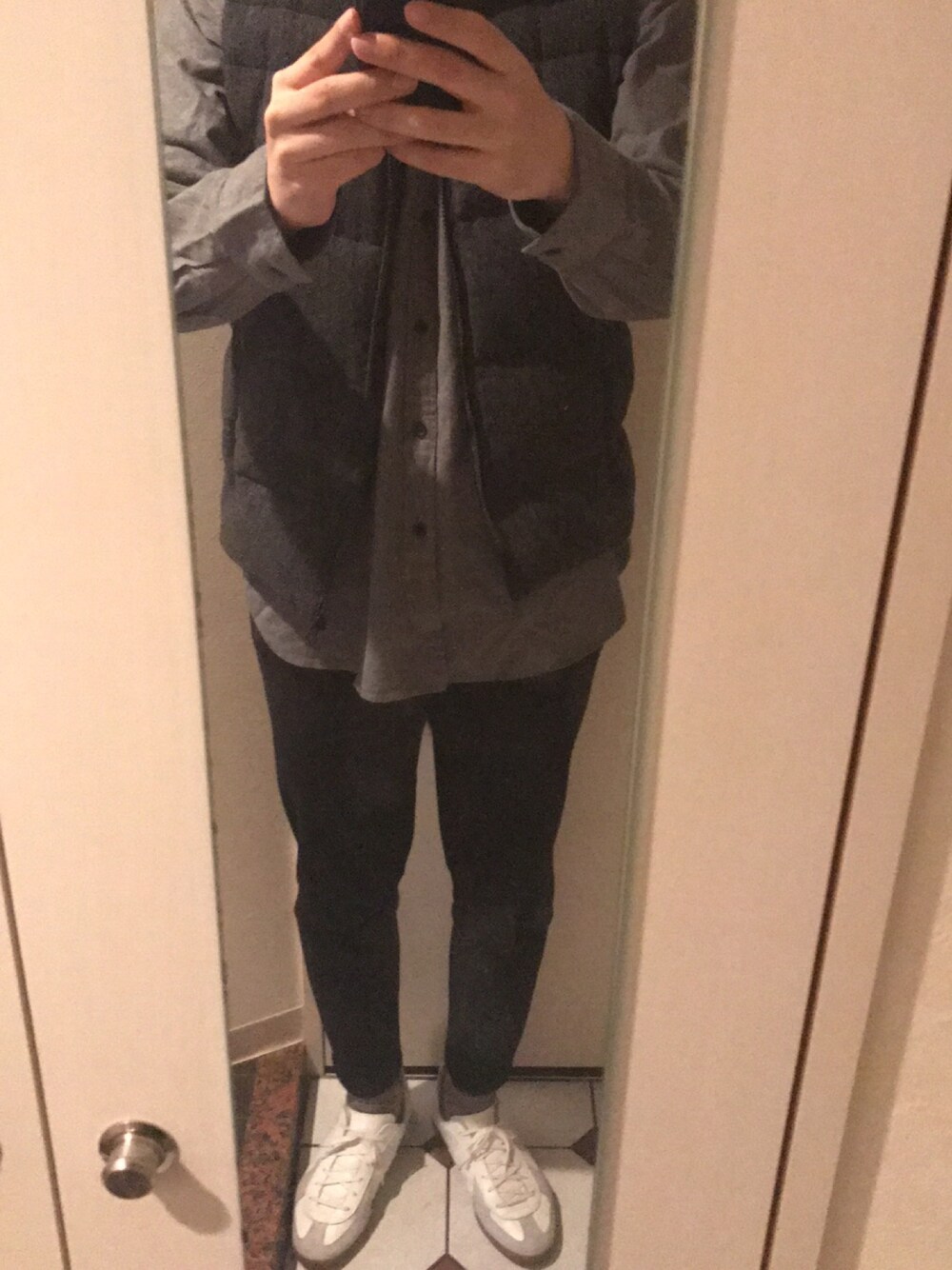 「UNIQLOのアイテム（その他パンツ、ブラック系）」を使った、yunyun_jpさん（メンズ・177cm）の秋コーディネートの1枚目の写真