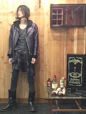 「アイテム（ライダースジャケット、パープル系）」を使った、Rosyさん（メンズ・176cm）の冬コーディネート