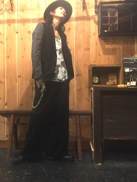 「アイテム（ウォレットチェーン）」を使った、Rosyさん（メンズ・176cm）の秋コーディネート
