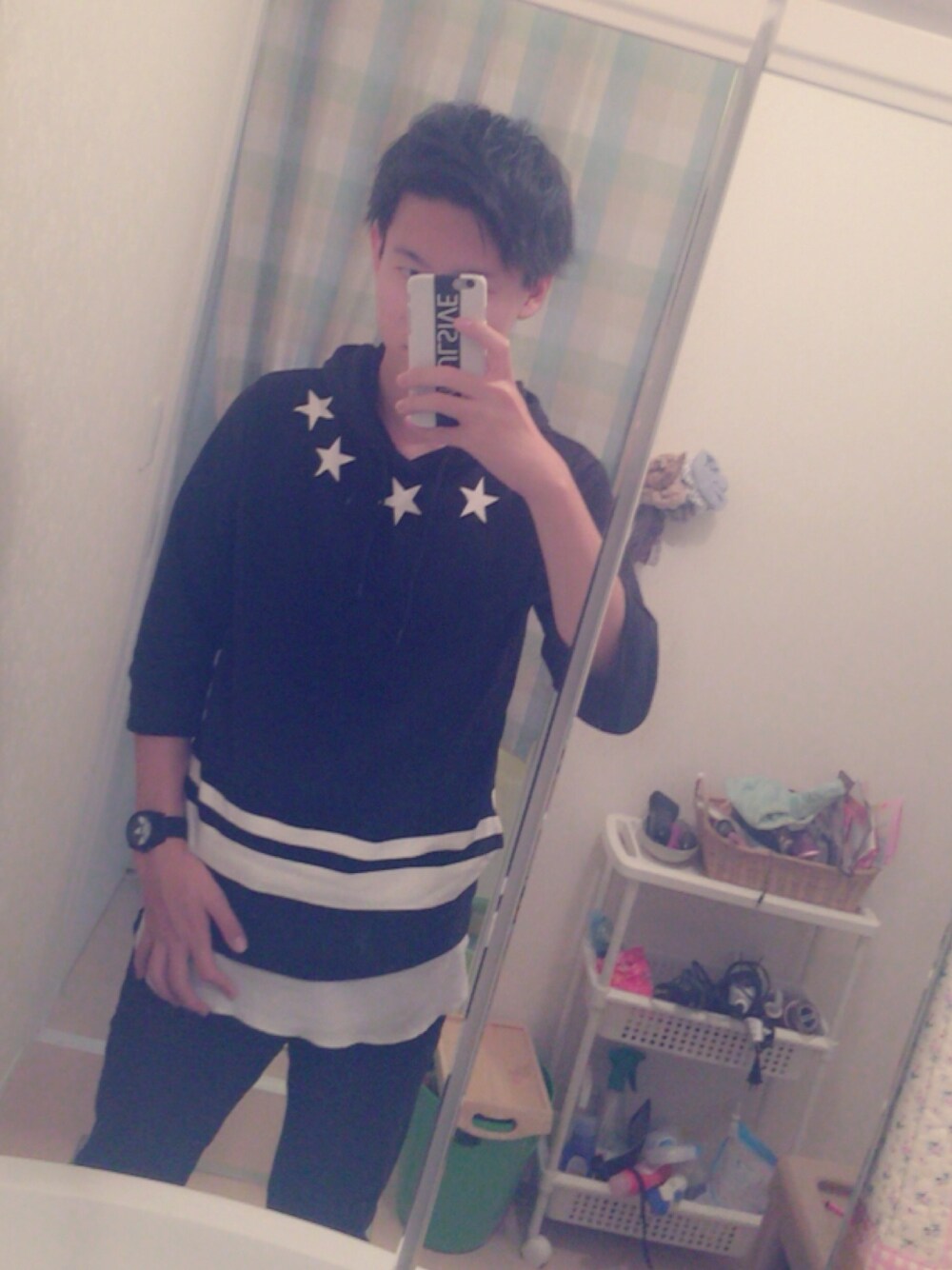 「秋コーデ、スキニー、adidas、ラフ」｜「通販のアイテム（パーカー、ブラック系）」を使った、ｔａｉさん（メンズ・181cm）の秋コーディネートの1枚目の写真