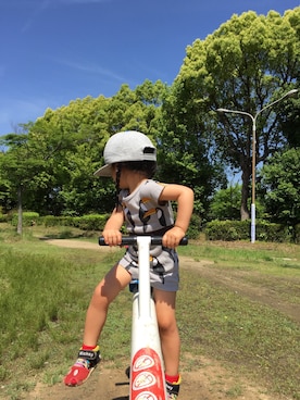 「Mini Rodini（ミニロディーニ）のアイテム（ワンピース/ドレス）」を使った、ICHINICOさん（キッズ・100cm）の夏コーディネート
