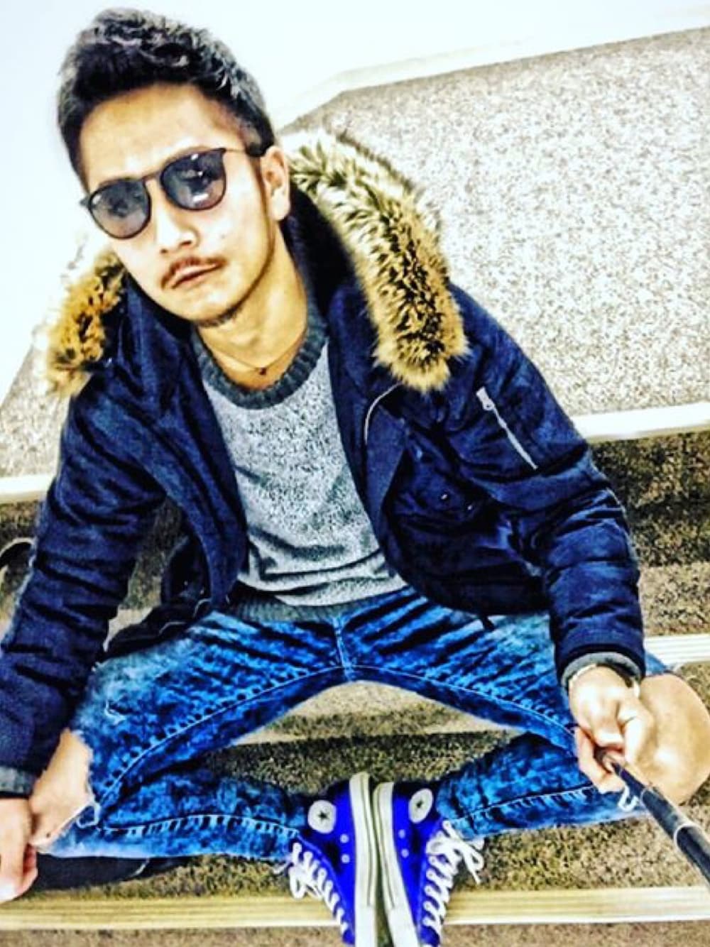 Ray-Ban Erika Sunglassesを使ったメンズ人気ファッション