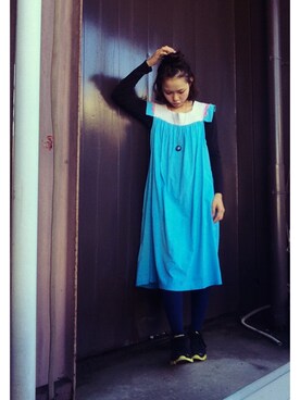「ワンピース×スニーカー」｜「アイテム（チェスターコート）」を使った、saccoさん（レディース・163cm）の秋コーディネート