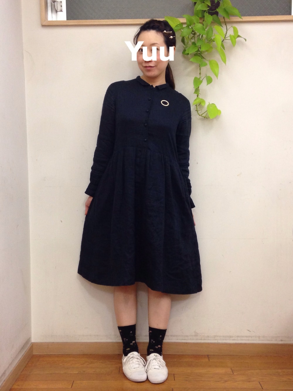「リネン、編み込みヘア、パールアクセ、ワンピース×スニーカー、白いスニーカー、でこ出し」｜「ateliernaruseのアイテム（ワンピース、ブラック系）」を使った、chibiusa◌⑅⃝さん（レディース・160cm）の夏コーディネートの1枚目の写真