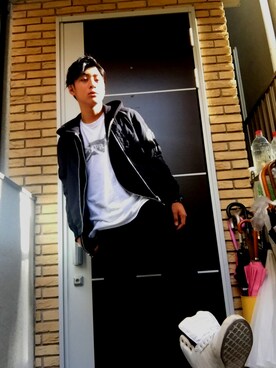 「STUSSY（ステューシー）のアイテム（パーカー、ブラック系）」を使った、kousukeさん（メンズ・174cm）の秋コーディネート