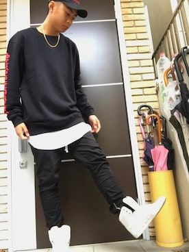 「adidas（アディダス）のアイテム（スニーカー、ホワイト系）」を使った、kousukeさん（メンズ・174cm）の秋コーディネート