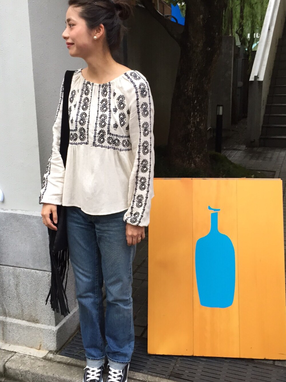 「denim、bohemians、converse、sneakers」｜「ZARAのアイテム（トップス、ホワイト系）」を使った、YukiIdeさん（レディース・166cm）の冬コーディネートの1枚目の写真