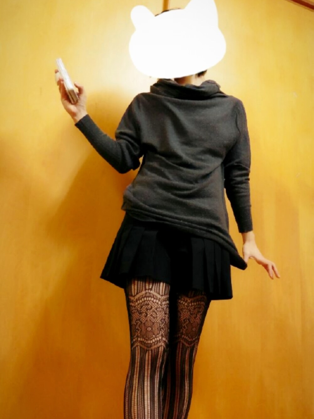「網タイツ、黒ショートパンツ、グレー」｜「ピンキー&ダイアンのアイテム（ニット/セーター、グレー系）」を使った、yukarin-no1さん（レディース・159cm）の冬コーディネートの1枚目の写真