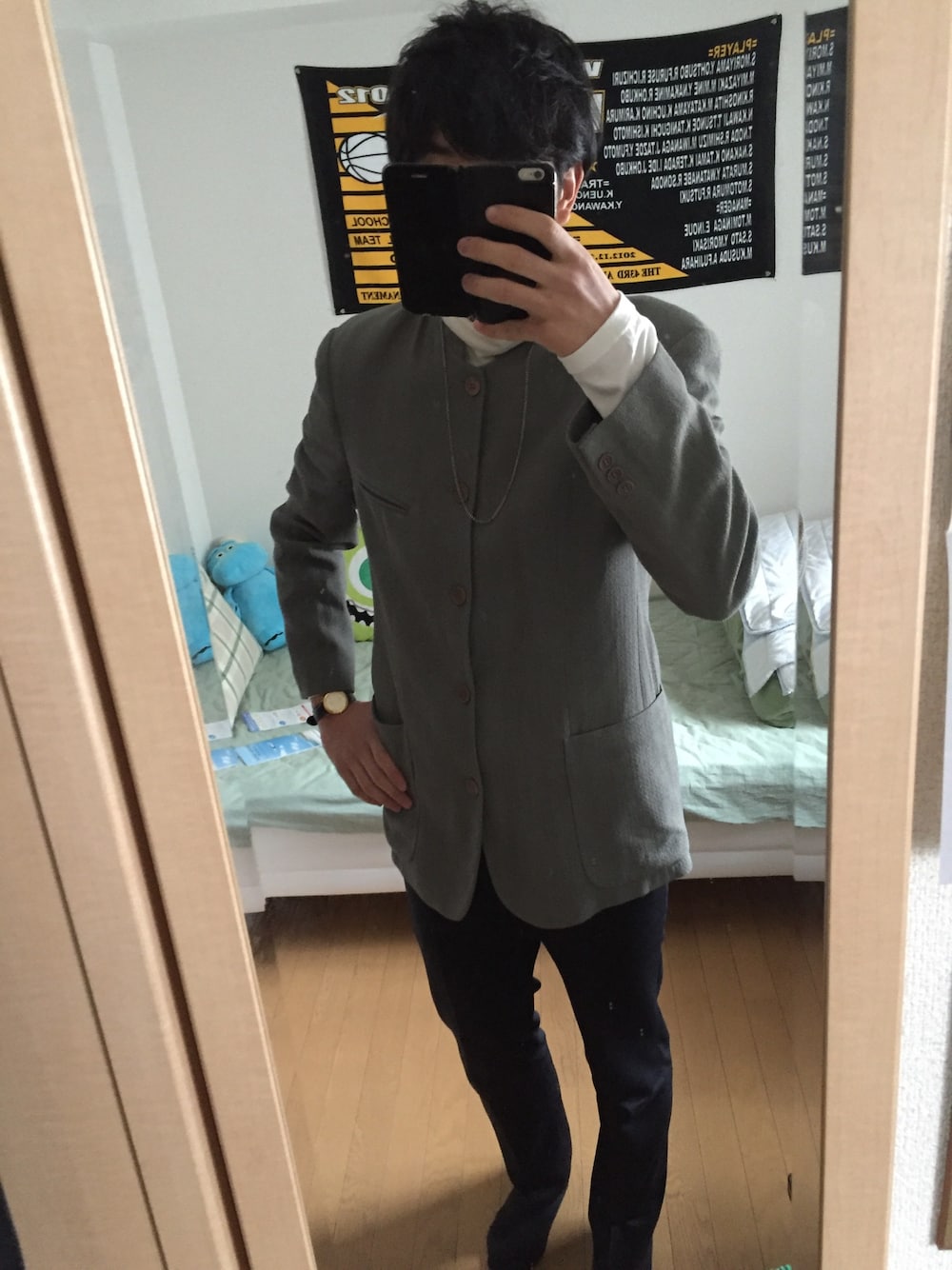 「UNIQLOのアイテム（Tシャツ/カットソー、ホワイト系）」を使った、とっくんさん（メンズ・191cm）の冬コーディネートの1枚目の写真