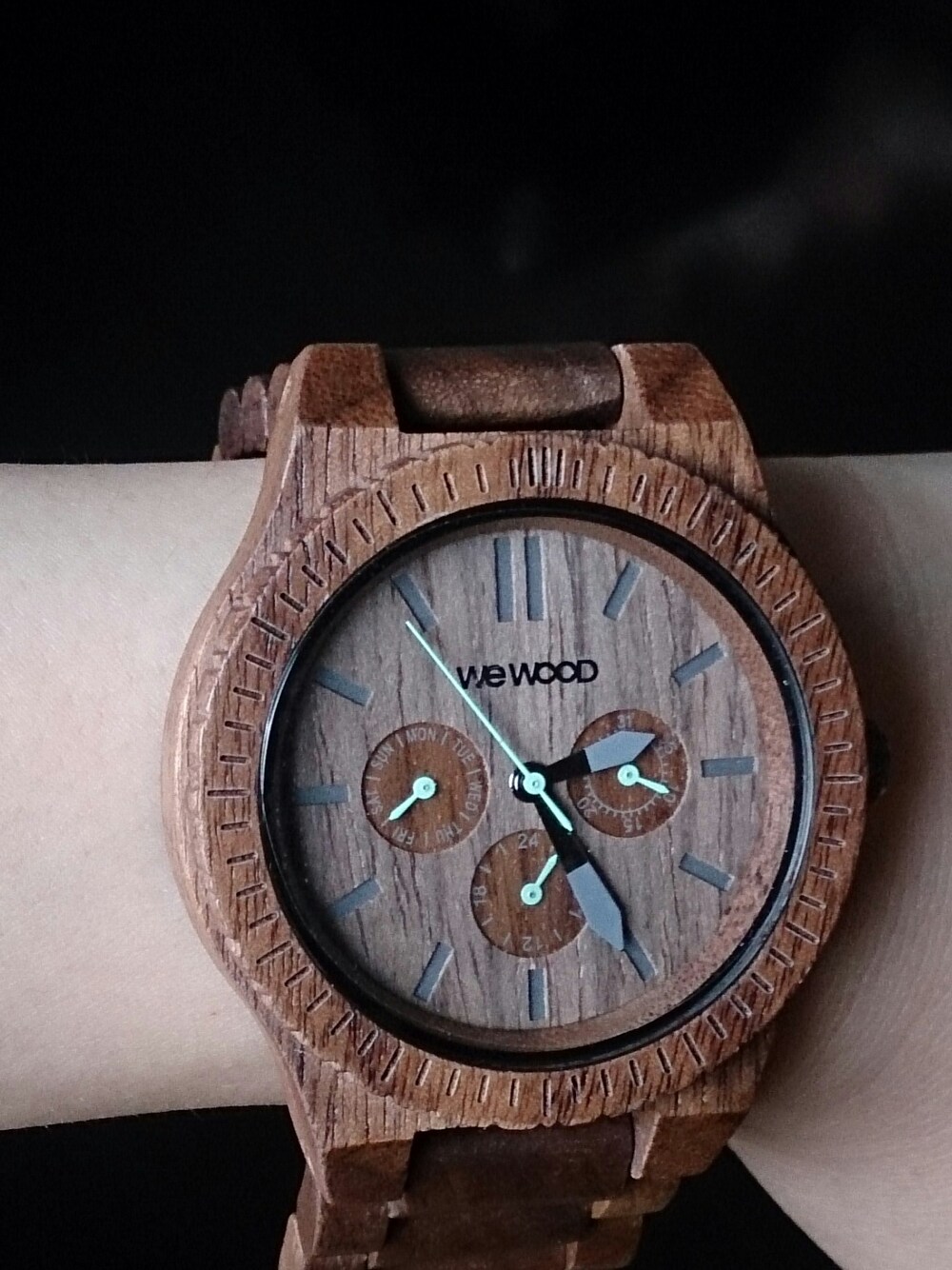 「腕時計、木製腕時計、haco!」｜「haco! WE WOOD ＫAPPA NUT　ウォッチのアイテム（アナログ腕時計、ブラウン系）」を使った、ちゃきちゃきおばさんさん（レディース・165cm）の秋コーディネートの1枚目の写真