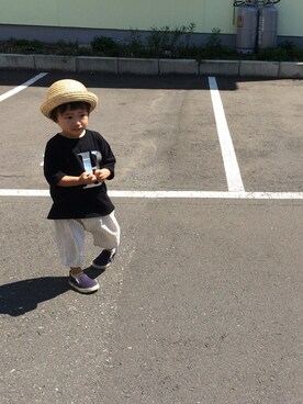 「Bien a bienのアイテム（Tシャツ/カットソー、ブラック系）」を使った、WAKUさん（キッズ・100cm）の夏コーディネート