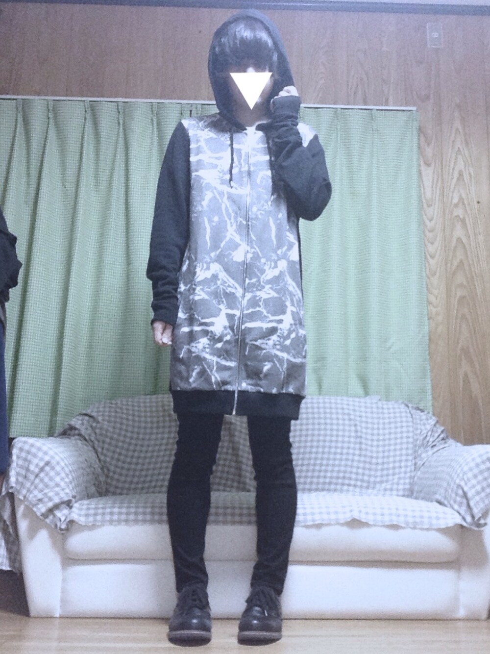 「ロングパーカー、モード、モノトーン、ロック、レギンス」｜「asosのアイテム（パーカー、グレー系）」を使った、yoma.さん（メンズ・168cm）の秋コーディネートの1枚目の写真