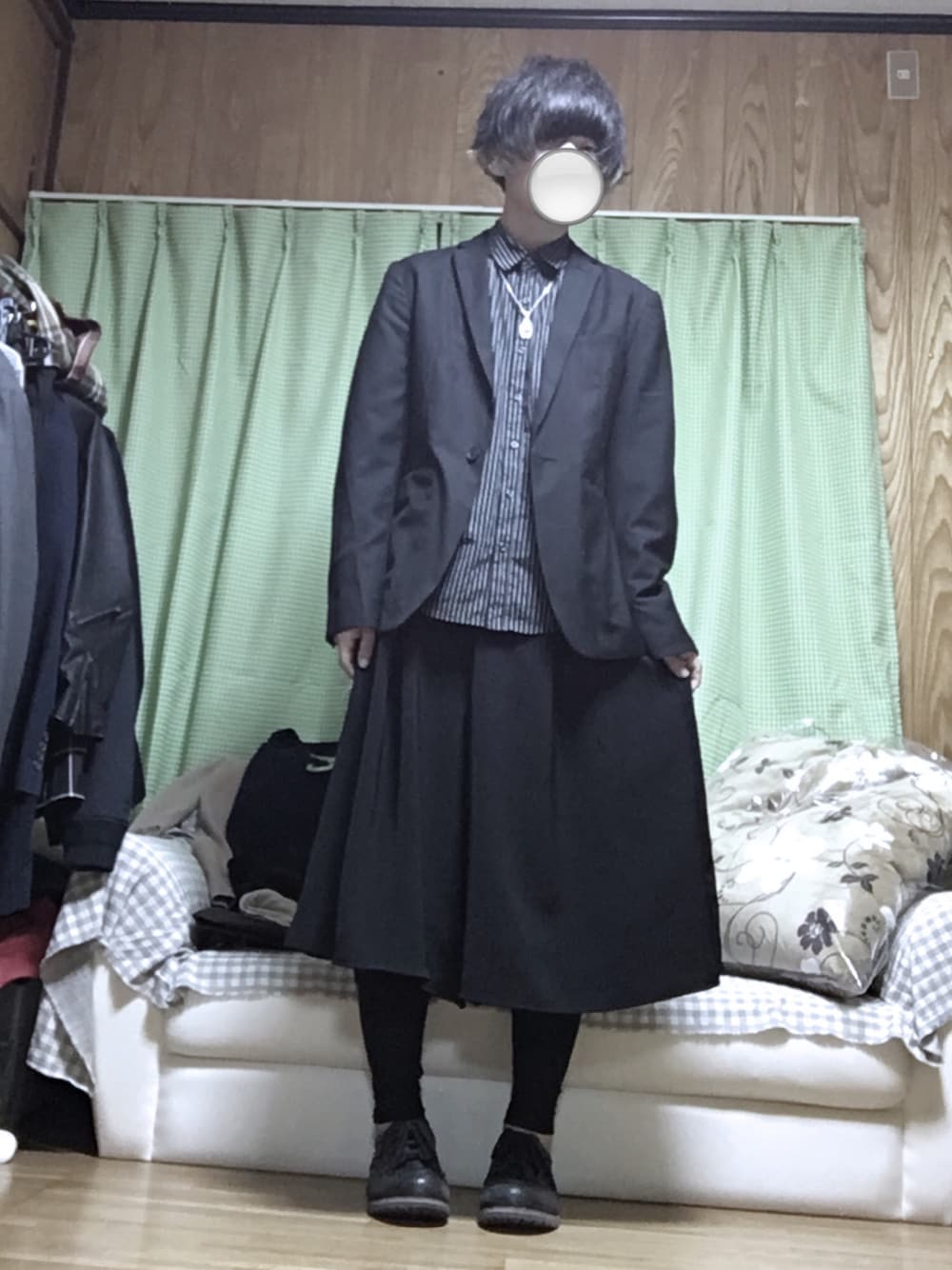「モード、ガウチョパンツ、オールブラック、レギンス×ショートパンツ、ジャケット」｜「Right-onのアイテム（シャツ/ブラウス、ブラック系）」を使った、yoma.さん（メンズ・168cm）の秋コーディネートの1枚目の写真