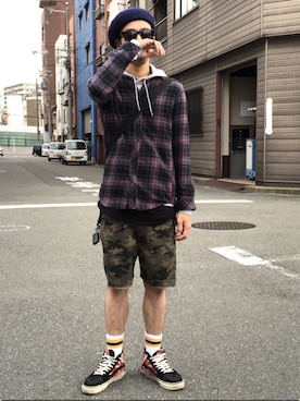 ソックス/靴下を使った「長袖×短パン」の人気ファッション