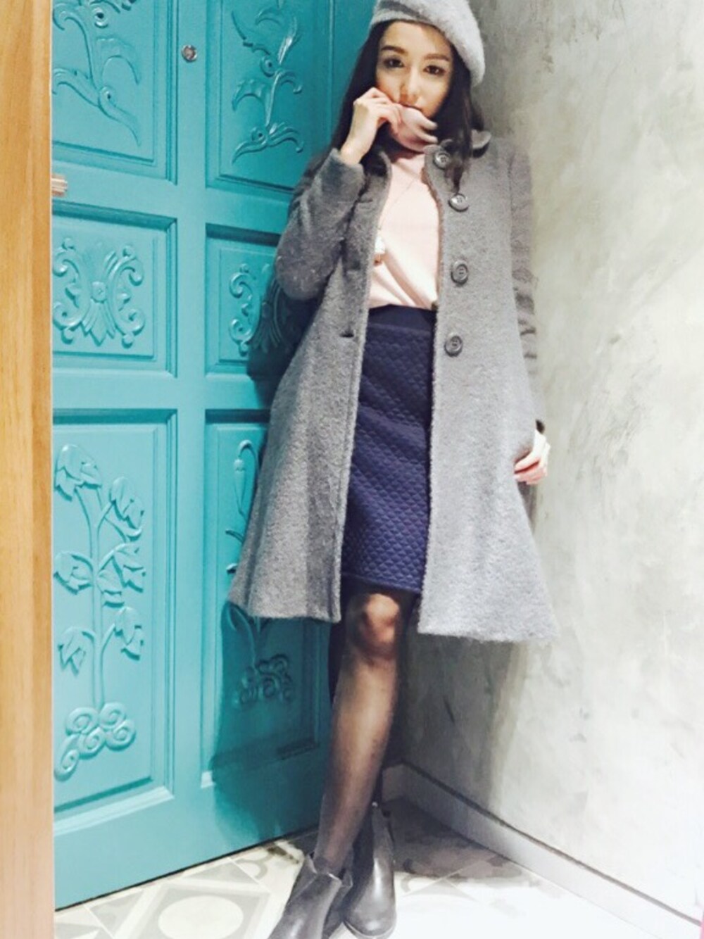 「UNIQLO、winter、instagram、hat、LONG CLOTHING、long coat、skirt」｜「UNIQLOのアイテム（その他トップス、ピンク系）」を使った、Phoebe Dreamyさん（レディース・173cm）の冬コーディネートの1枚目の写真
