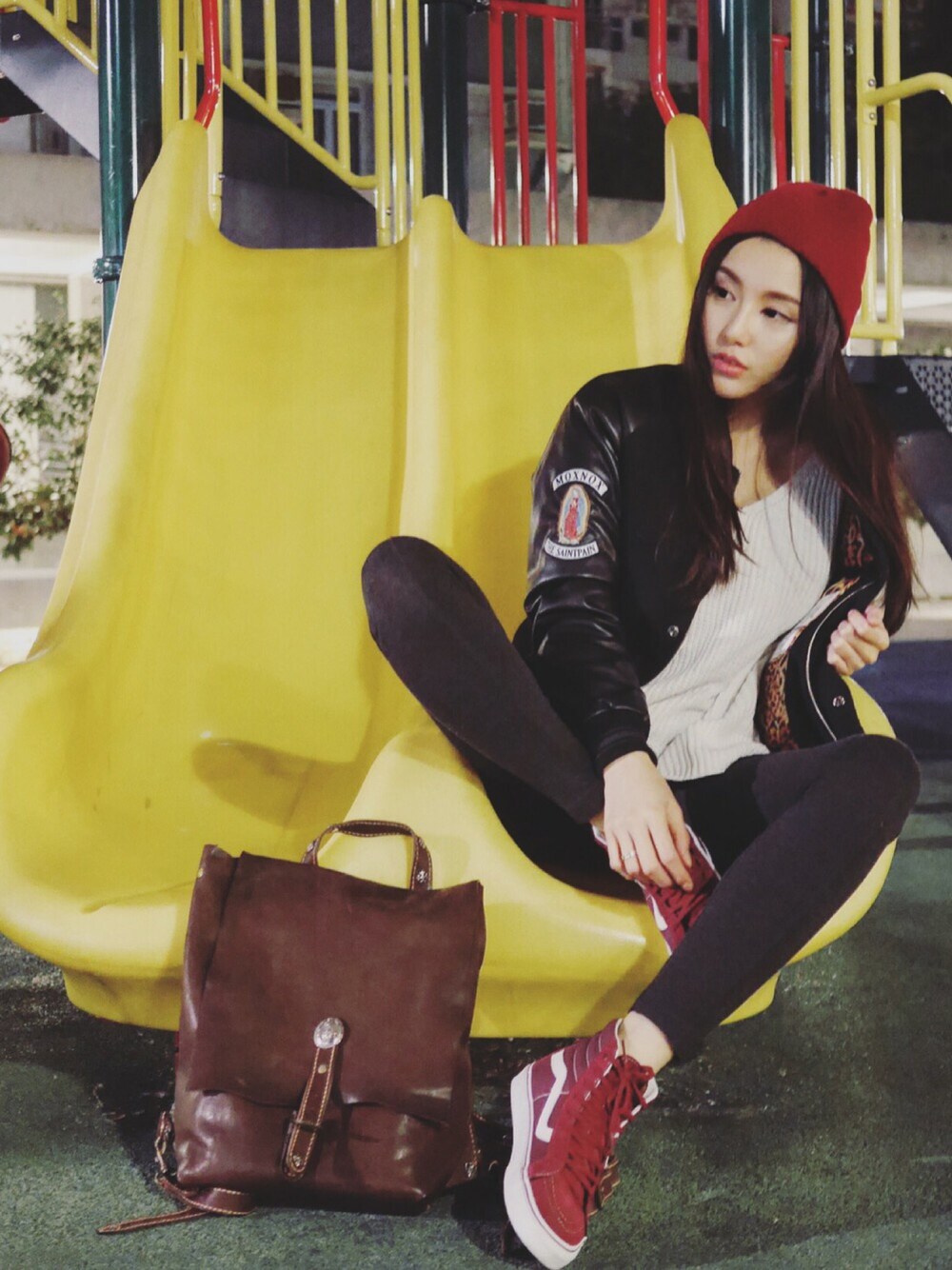 「ootd、girl、fashion、street、streetfashion、handmade、baseball jacket、causal」｜「VANSのアイテム（スニーカー、レッド系）」を使った、Phoebe Dreamyさん（レディース・171cm）の春コーディネートの1枚目の写真