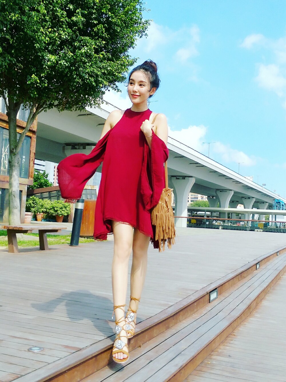「Zalora、summer、red、dress、ethnic、outfit、hongkong、River Island、rubi、somethingborrowed」｜「ZALORAのアイテム（バッグ、ブラウン系）」を使った、Phoebe Dreamyさん（レディース・173cm）の夏コーディネートの1枚目の写真