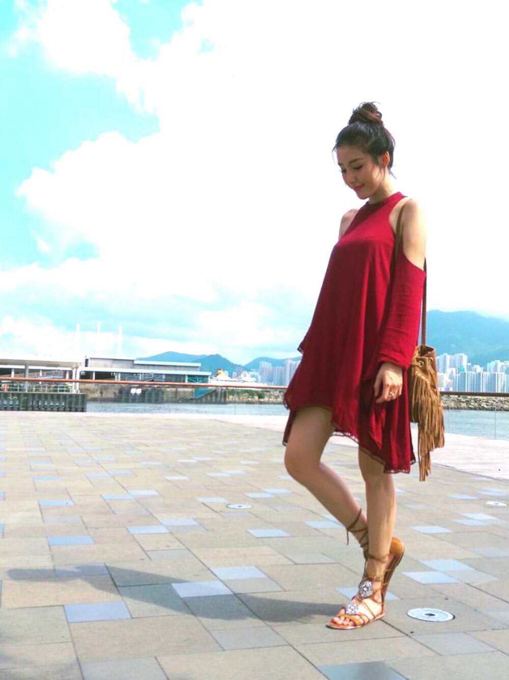 「ZaloraxWear、Zalora、ethnic、red、dress、summer、Sunnyday」｜「ZALORAのアイテム（バッグ、ブラウン系）」を使った、Phoebe Dreamyさん（レディース・173cm）の夏コーディネートの1枚目の写真
