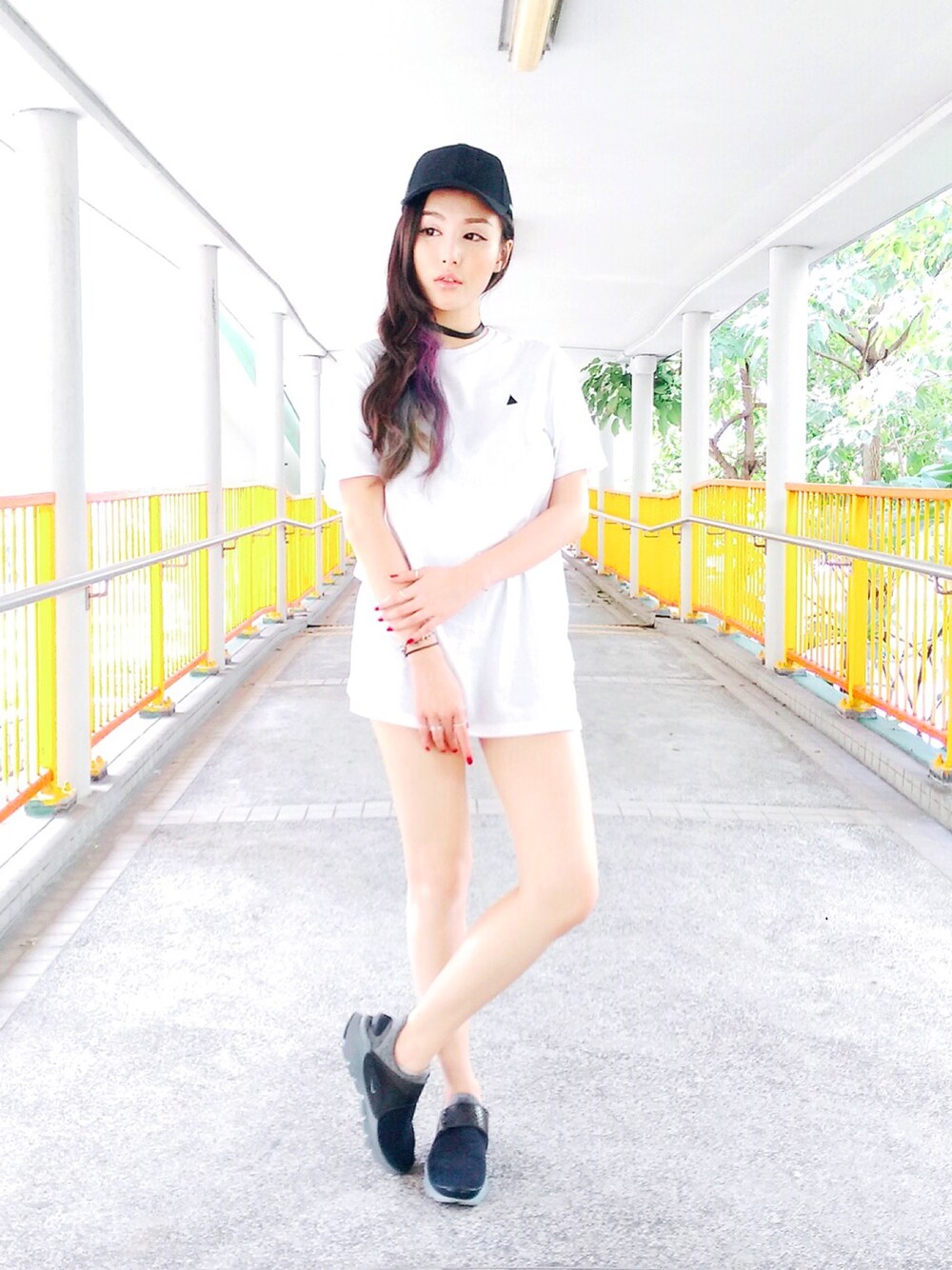 「ootd、asos、outfit、streetstyle、sporty」｜「asosのASOS BRAND ASOS T-Shirt With Crew Neck And Embroidery（Tシャツ/カットソー、ホワイト系）」を使った、Phoebe Dreamyさん（レディース・172cm）の夏コーディネートの1枚目の写真