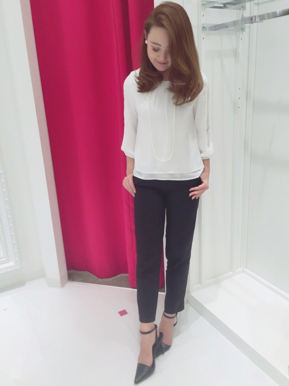「M.deuxのアンクルテーパードパンツ（その他パンツ、ブラック系）」を使った、AYAさん（レディース・161cm）の冬コーディネートの1枚目の写真