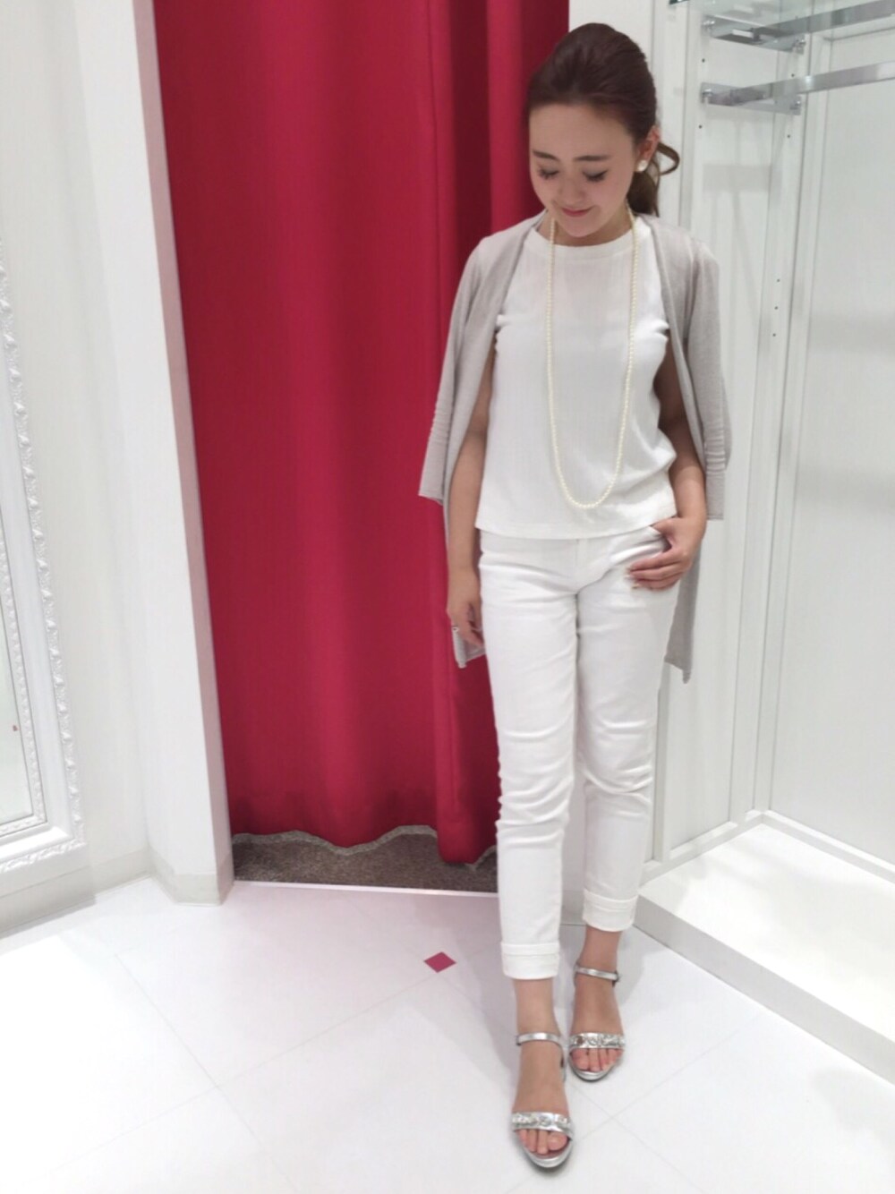 「M.deuxのアイテム（シューズ、シルバー系）」を使った、AYAさん（レディース・161cm）の夏コーディネートの1枚目の写真