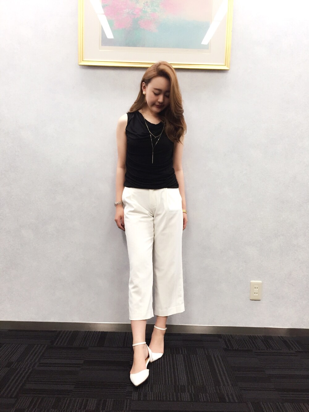 「M.deuxのノースリｰブドレープカットソー（Tシャツ/カットソー、ブラック系）」を使った、AYAさん（レディース・161cm）の夏コーディネートの1枚目の写真