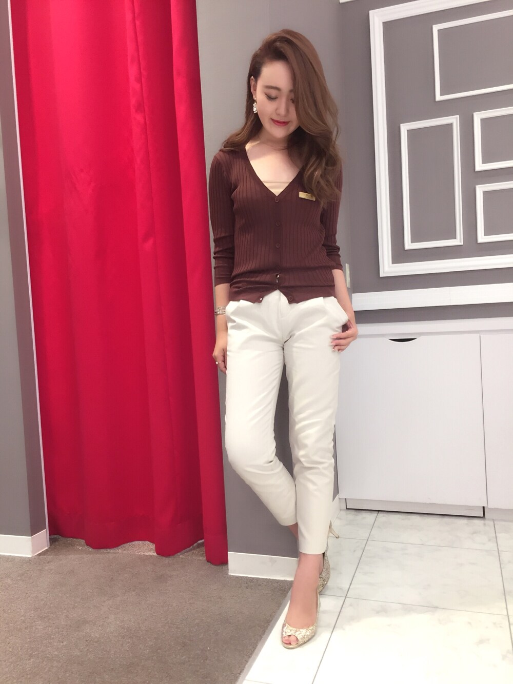「M.deuxのタックパンツ（その他パンツ、ベージュ系）」を使った、AYAさん（レディース・161cm）の夏コーディネートの1枚目の写真