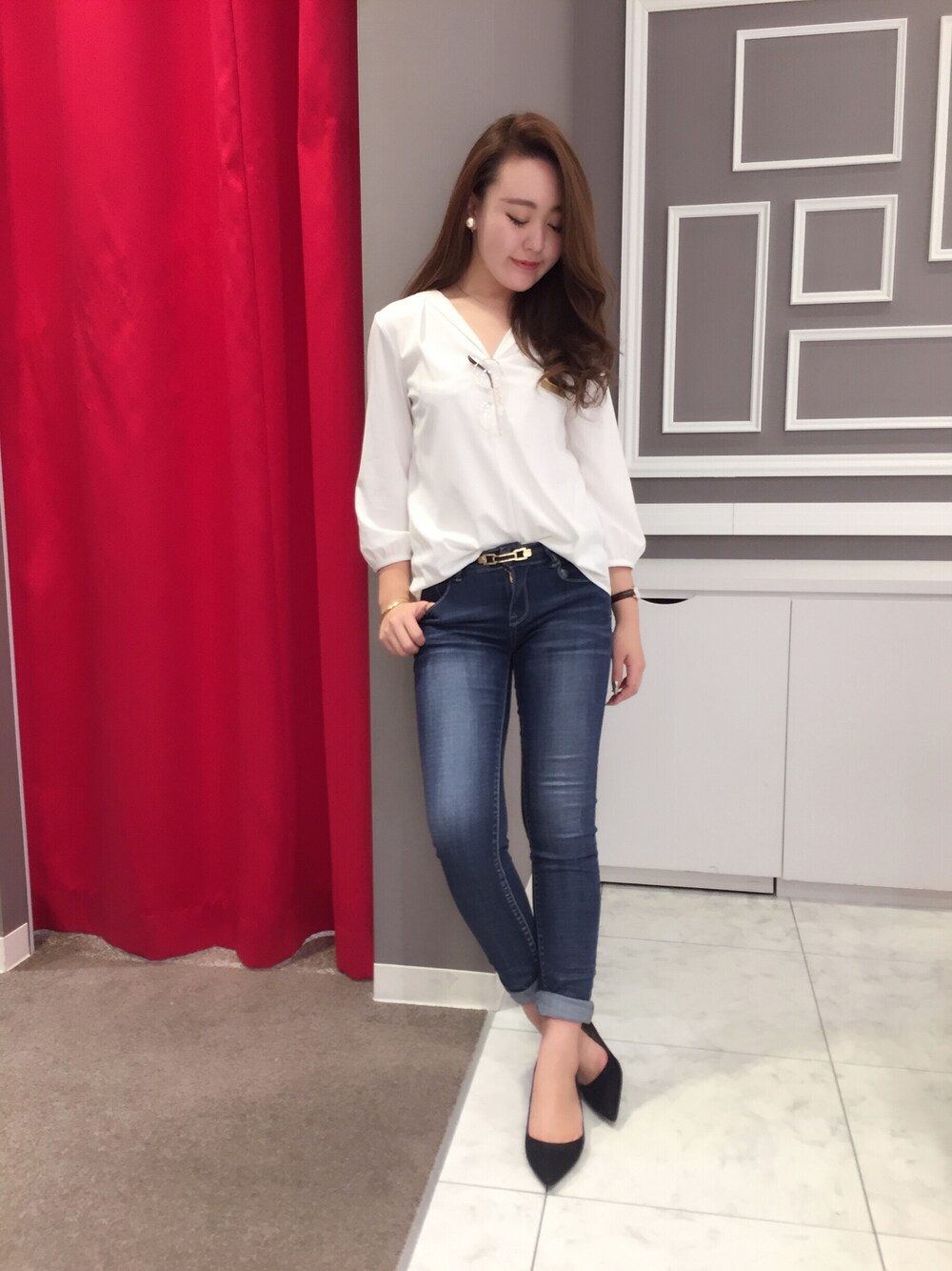 「M.deuxのアイテム（トップス、ホワイト系）」を使った、AYAさん（レディース・161cm）の秋コーディネートの1枚目の写真