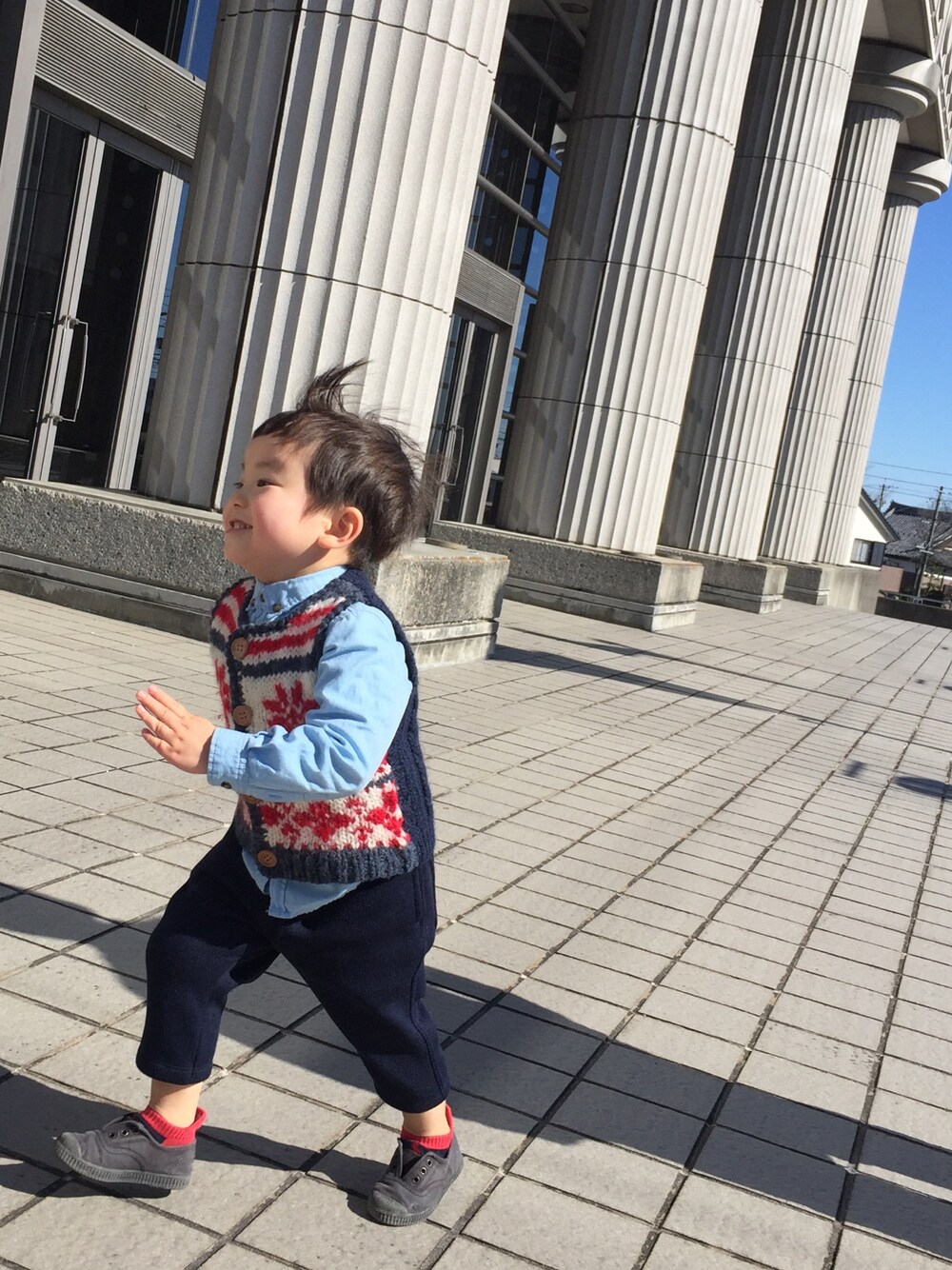 「発表会」｜「ZARA KIDSのアイテム（シャツ/ブラウス、ブルー系）」を使った、cotaさん（キッズ・90cm）の冬コーディネートの1枚目の写真