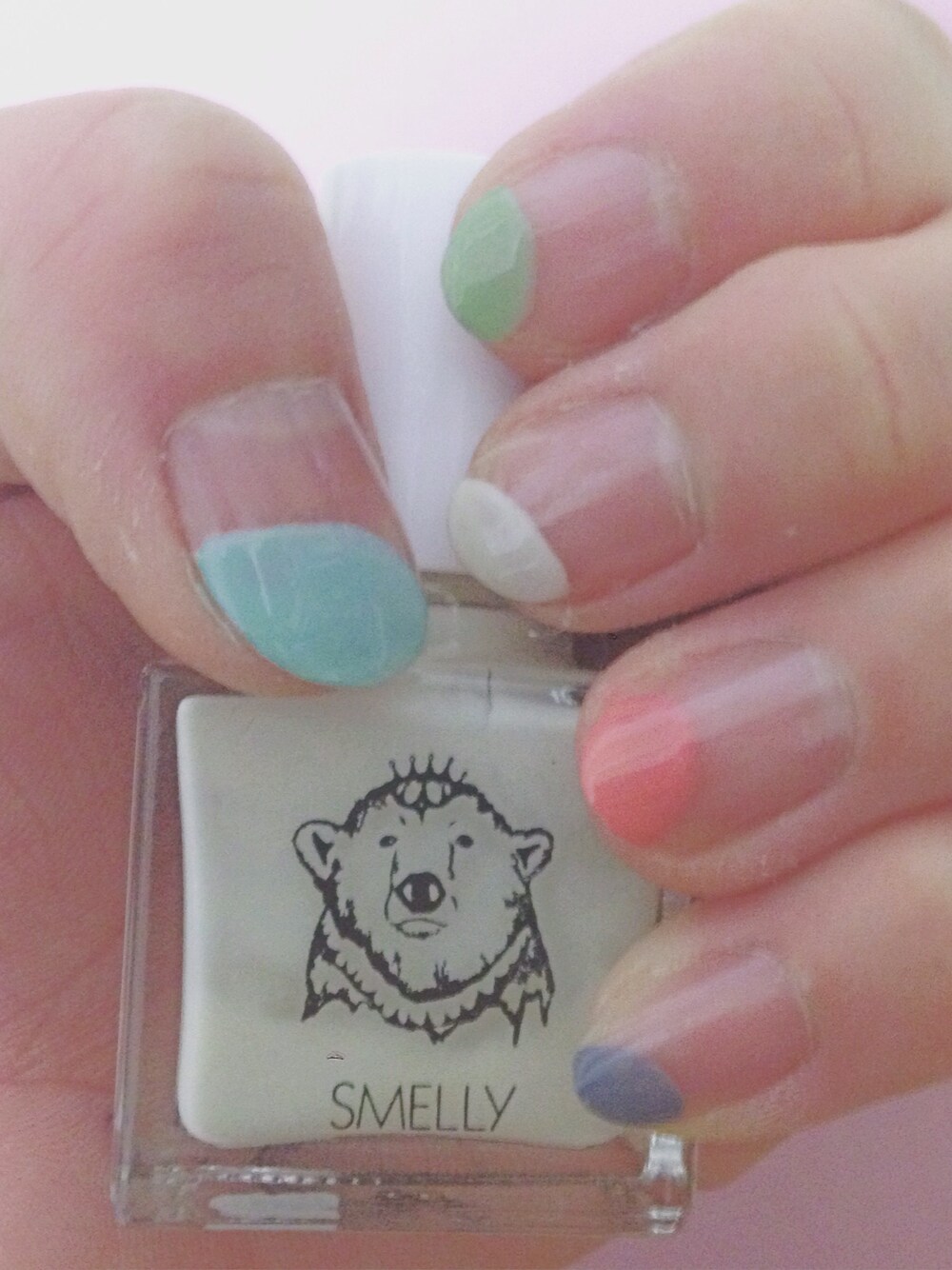 「セルフネイル」｜「SMELLYのアイテム（ハンドケア/ハンドクリーム、その他）」を使った、tictactocさん（レディース・152cm）の秋コーディネートの1枚目の写真