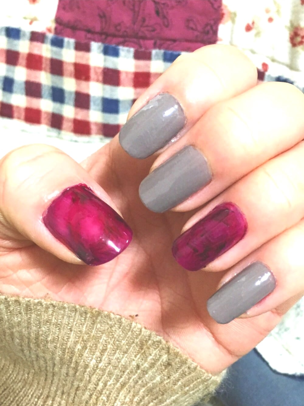 「セルフネイル」｜「nailholicのアイテム（ハンドケア/ハンドクリーム、レッド系）」を使った、tictactocさん（レディース・152cm）の春コーディネートの1枚目の写真