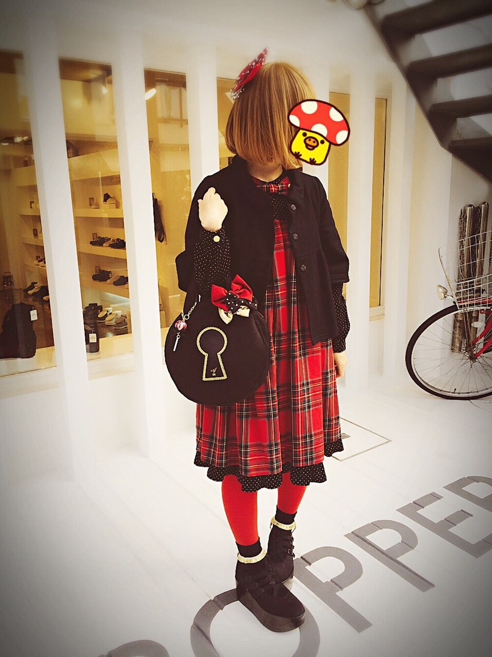 「ネバアランド、Neb aaran do、チェックワンピース、リボン、赤チェック、赤」｜「Neb aaran doのアイテム（ワンピース、レッド系）」を使った、Nさん（レディース・148cm）の冬コーディネートの1枚目の写真