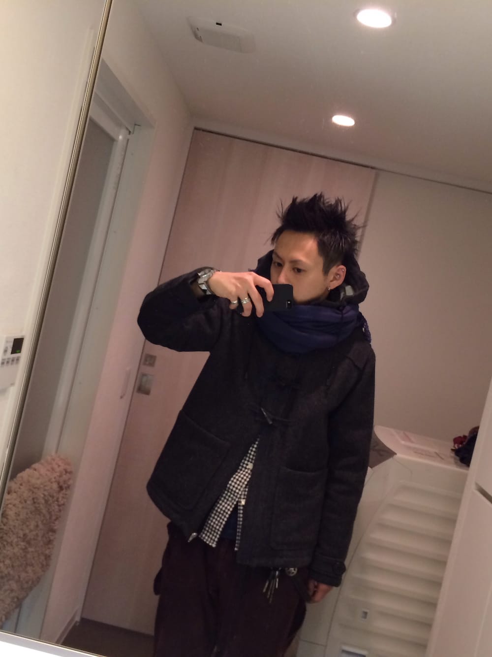 「ストール、whiz、ダッフルコート、nonnative、コーディロイパンツ、ストールぐるぐる、ペインターパンツ、ギンガムシャツ」｜「WHIZLIMITEDのwhiz（ダッフルコート、グレー系）」を使った、ogu-junさん（メンズ・177cm）の冬コーディネートの1枚目の写真
