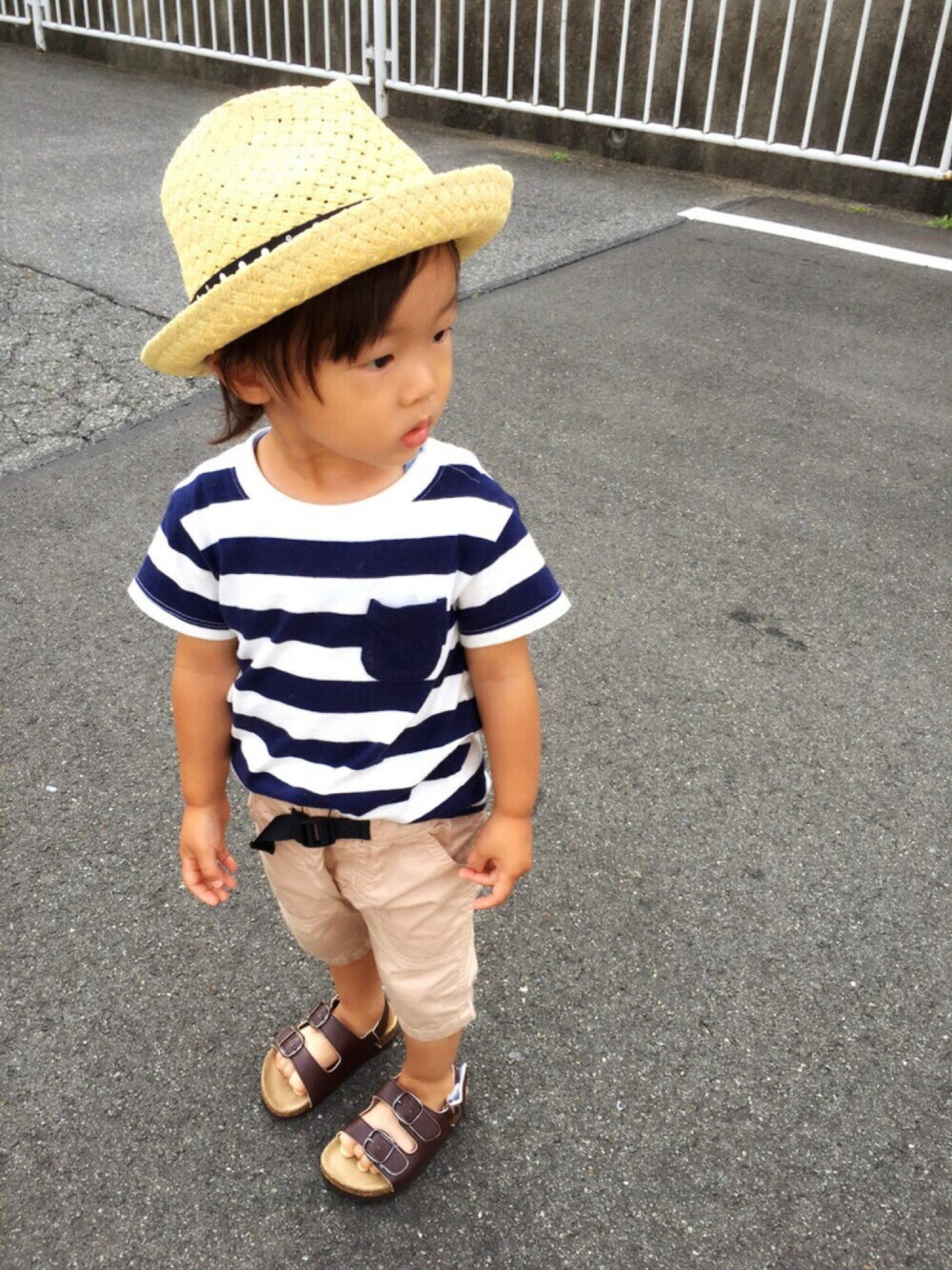 「夏コーデ、ラフ、kids、ボーダー、ハーフパンツ、サンダル、麦わら帽子、2歳」｜「トイザラスのアイテム（ハット、ベージュ系）」を使った、Chibiෆ̈さん（キッズ・90cm）の夏コーディネートの1枚目の写真
