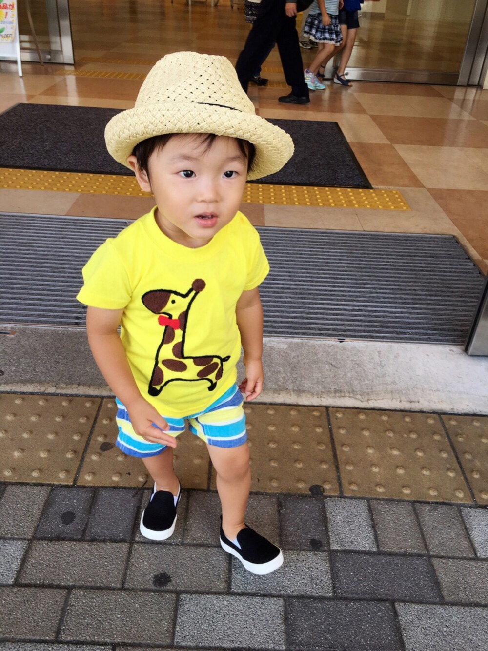 「キッズファッション、Tシャツ、夏、スリッポン、むぎわら帽子、アニマル、ハーフパンツ、2歳」｜「トイザラスのアイテム（ハット、ベージュ系）」を使った、Chibiෆ̈さん（キッズ・90cm）の夏コーディネートの1枚目の写真