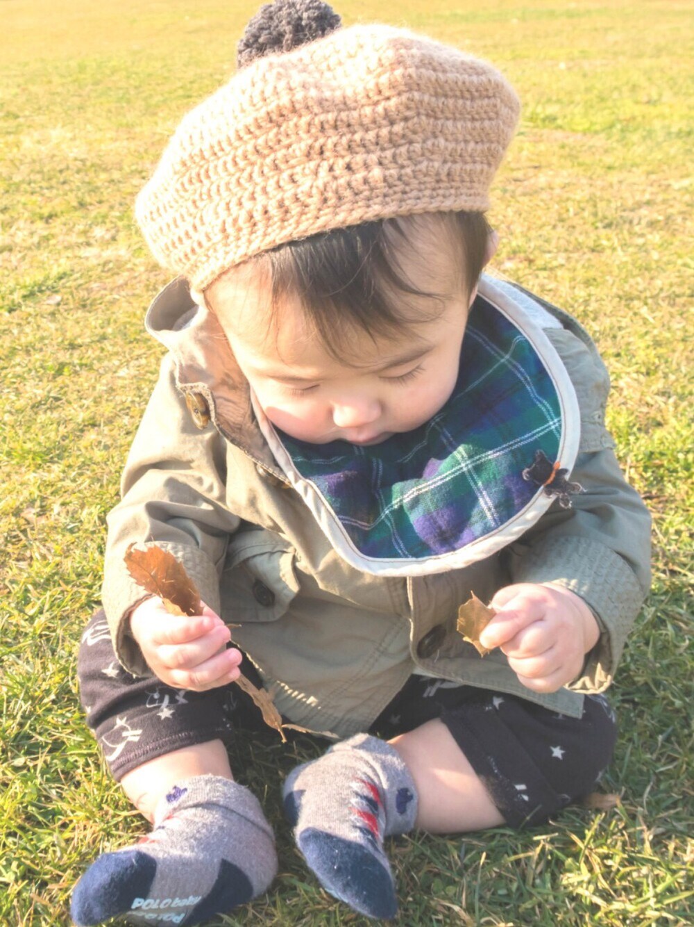「GAP、babygap、ミリタリージャケット、ポンポンベレー帽、ベレー帽、ミキハウス、ユニクロ、ドラフトGAP」｜「MIKI HOUSEのアイテム（ママ＆ベビー、グリーン系）」を使った、syuuu✩°さん（キッズ・70cm）の冬コーディネートの1枚目の写真